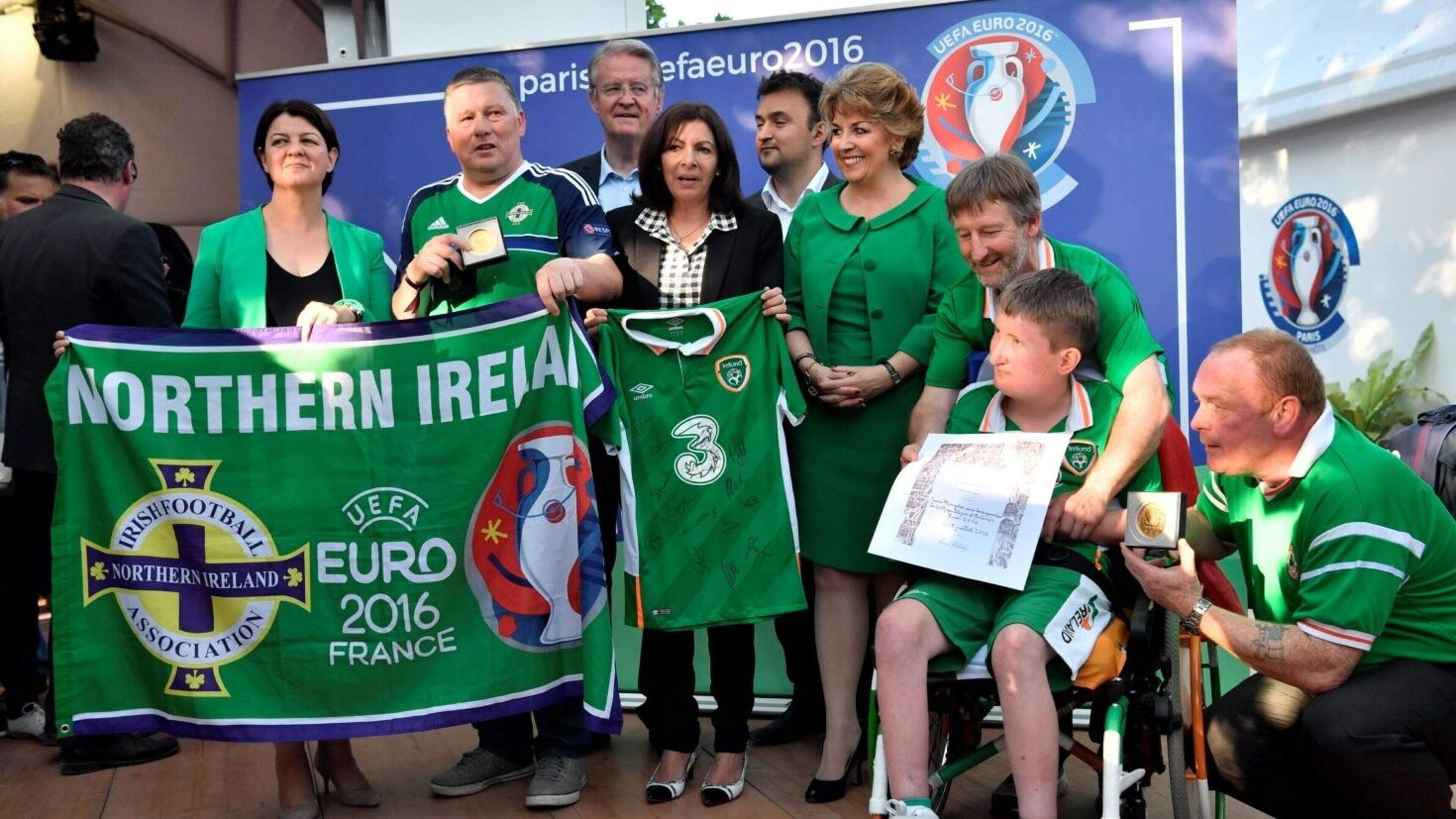 EURO 2016 フランス　ホストシティ ピンバッジセット　ユーロ2016 Euro 2016: Northern Ireland and Republic fans receive Paris medal